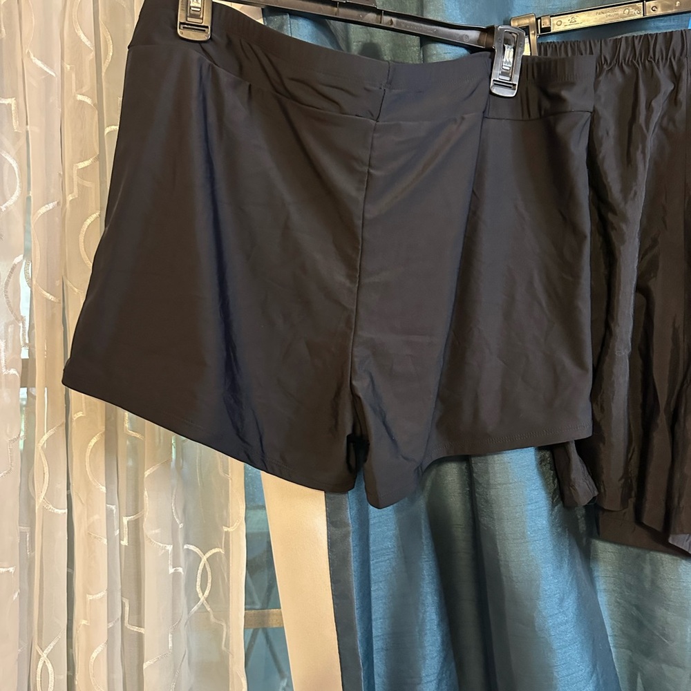 Tropical Print Tankini Top w/ Solid Black Swim Shorts+Pair of Nylon Swim Shorts - Picture 6 of 12